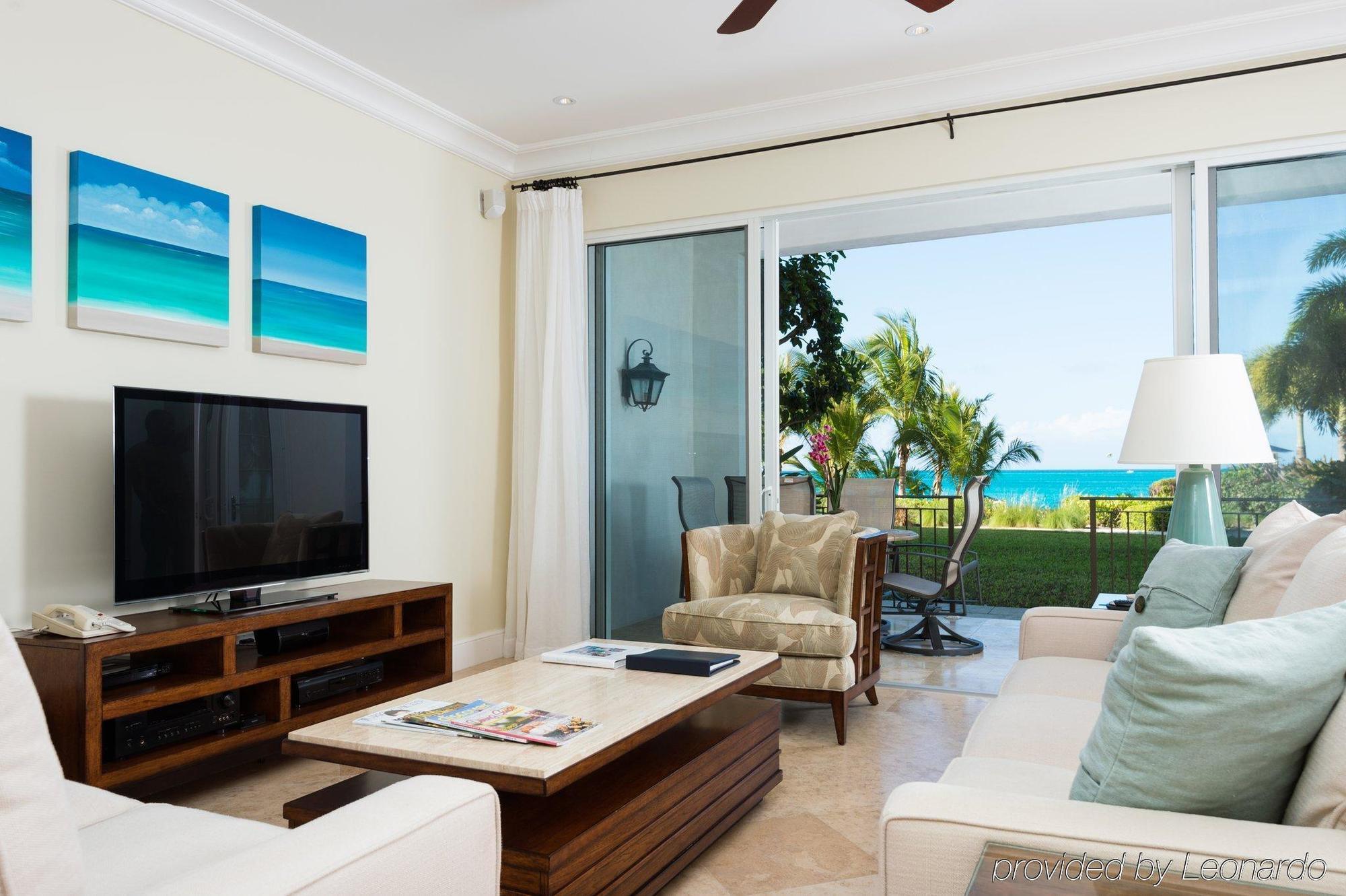 Hotel The Regent Grand à Grace Bay Extérieur photo
