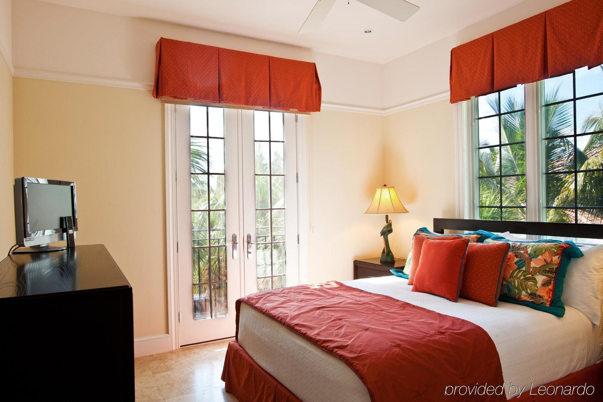 Hotel The Regent Grand à Grace Bay Extérieur photo