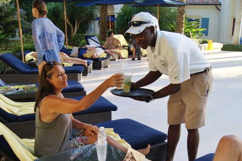 Hotel The Regent Grand à Grace Bay Extérieur photo