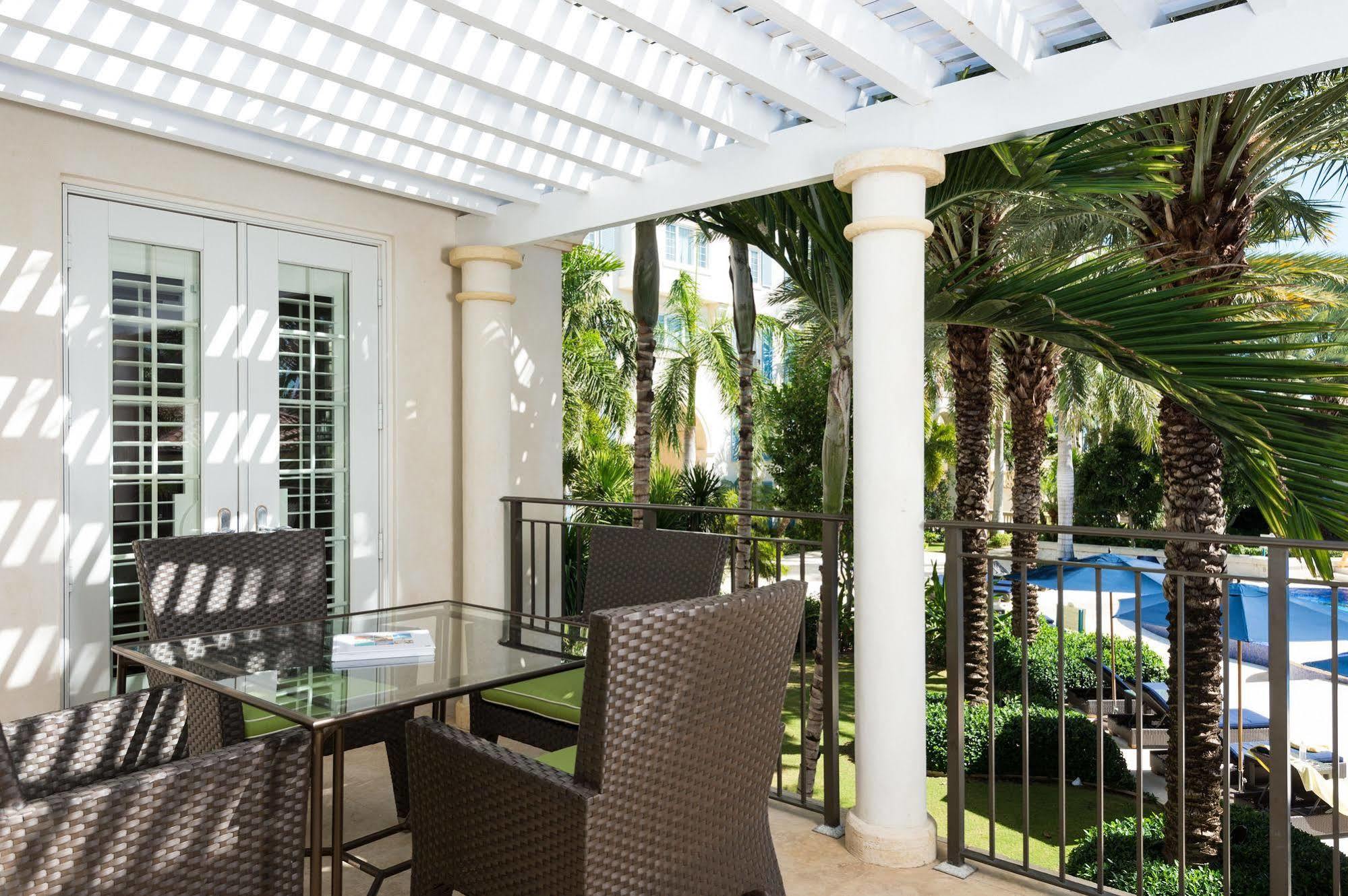 Hotel The Regent Grand à Grace Bay Extérieur photo